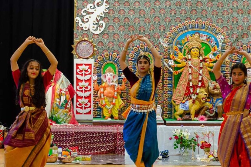 পুজোর সময়ে তাঁরা একটি শারদীয়াও প্রকাশ করেন। নাম, 'কথন'। এই পত্রিকারও বেশ বয়স এবং নামডাক হয়েছে সে দেশে।