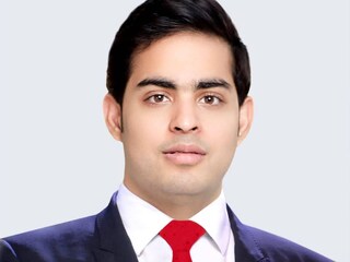 মুকেশ অম্বানির ছেলে এবং ভারতের বৃহত্তম টেলিকম সংস্থা জিও-র প্রধান আকাশ অম্বানির নাম উঠেছে  টাইম পত্রিকার উদীয়মান একশোজন তারকাদের তালিকায়