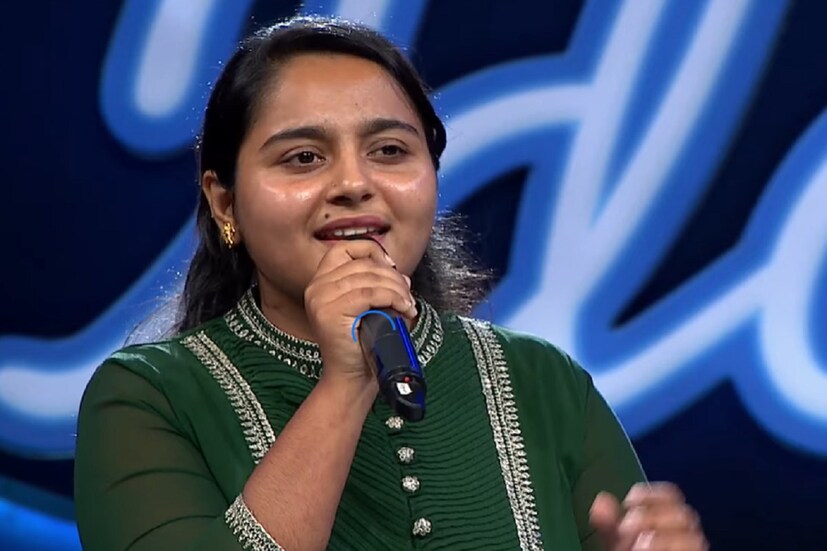 দেবস্মিতার মেলোডিয়াস গানে ইন্ডিয়ান আইডলের মঞ্চে যেন স্থান পেল এক অদ্ভুত মুগ্ধতা। গান শুনতে শুনতে কোথায় যেন হারিয়ে গেলেন দর্শক। গান যখন অন্তরায়, হিমেশের চোখে জল... এ যেন এক রূপকথার গল্প।