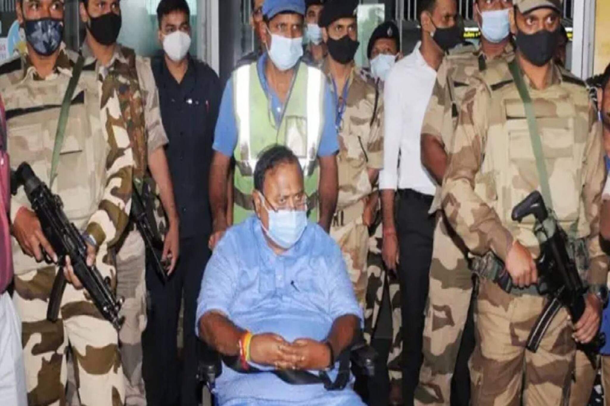 আরও চাপে পার্থ, দেহরক্ষীর পরিবারের ৮ চাকরি প্রাপক এবার সিবিআই-র মুখে!