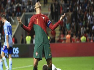 গোলের সুযোগ নষ্ট করে হতাশ সিআর সেভেন