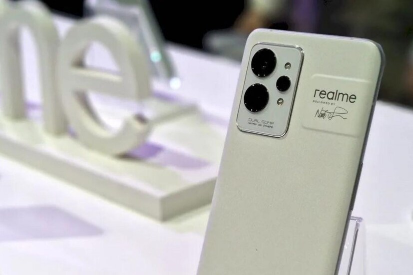 Realme GT 2: এই ফোনটি পকেটস্থ করতে খরচ করতে হবে ২৬৯৯৯ টাকা। ফোনটিতে একটি ৬.৬২ ইঞ্চির  ডিসপ্লে রয়েছে। যেটা এই ধরনের বাজেটে বেশ ভাল। ১৬ মেগাপিক্সেল সেলফি ক্যামেরার সঙ্গে ফোনটিতে ৫০০০mAh ব্যাটারিও পাওয়া যাবে।