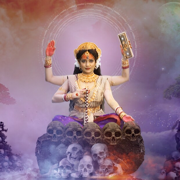 দেবী ভৈরবী চরিত্রে অভিনয় করেছেন রিমঝিম মিত্র ৷ রিমঝিমের সব থেকে ভাললাগার ক্ষেত্র নাচ, সেটা দিয়েই এক আলাদা রূপ ফুটে উঠেছেস মহালয়ার বিশেষ অনুষ্ঠান ৷ ছবি সৌজন্যে কালার্স বাংলা ৷