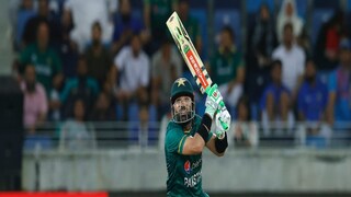 ভারতের বিরুদ্ধে অনবদ্য ইনিংস খেললেন রিজওয়ান ভারতের বিরুদ্ধে অনবদ্য ইনিংস খেললেন রিজওয়ান