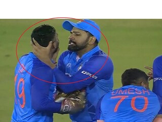 Rohit Sharma jokingly chokes Dinesh Karthik after drs in 1st T20- Photo Courtesy- Twitter Rohit Sharma jokingly chokes Dinesh Karthik after drs in 1st T20- Photo Courtesy- Twitter