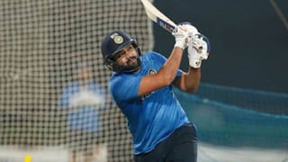 অস্ট্রেলিয়ার বিরুদ্ধে অনন্য নজিরের সামনে দাঁড়িয়ে হিটম্যান