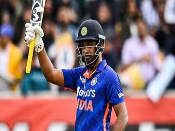 নতুন বিতর্ক হচ্ছে সঞ্জুকে দলে না নেওয়া নিয়ে