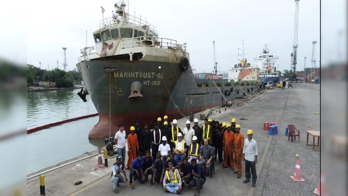 সময় লাগল সাড়ে পাঁচ মাস, সোজা হল, কাত হয়ে যাওয়া বাংলাদেশি জাহাজ