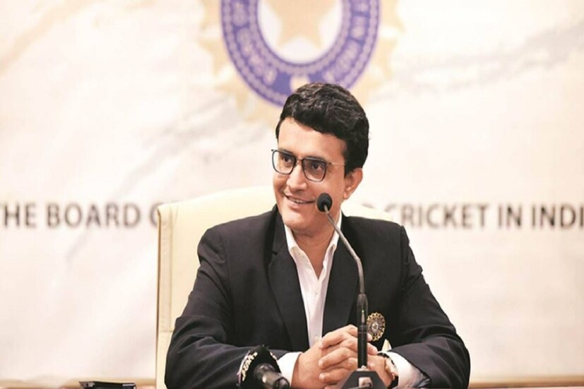 দ্বিপাক্ষিক সিরিজের তৃতীয় ও শেষ একদিনের ম্যাচ খেলার পর শনিবারই খেলা থেকে অবসর নিতে চলেছেন চাকদা এক্সপ্রেস। তাঁর উজ্জ্বল কেরিয়ারের জন্য অভিনন্দন জানিয়েছেন বিসিসিআই সভাপতি সৌরভ গঙ্গোপাধ্যায়৷ তিনি ঝুলনকে কিংবদন্তি ক্রিকেটার হিসেবে বলেছেন৷ দাদা বলেছেন, '‘ঝুলন গোস্বামী একটি উদাহরণ। মহিলাদের ক্রিকেটের ইতিহাসে সবচেয়ে বেশি উইকেট নিয়েছেন তিনি। ও বাংলার চাকদহ থেকে ইঠে এসেছে।  আমার সঙ্গে ওঁর খুব সৌহার্দ্যপূর্ণ সম্পর্ক। মেয়েদের ক্রিকেটের উন্নতি নিয়ে ঝুলনের সঙ্গে আমার অনেক আলোচনা হয়েছে।’’