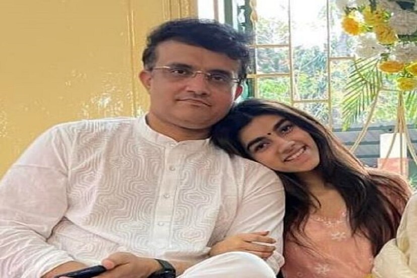 সৌরভ গঙ্গোপাধ্যায় আরও বলেন, '‘আমার মেয়ে যদি ক্রিকেট খেলতে চায়, তাহলে আমি তাকে ঝুলনের মতো হওয়ার পরামর্শ দেব, কিন্তু দুর্ভাগ্যবশত সে ক্রিকেট খেলছে না।’’
