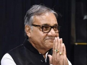 ‘‘গাভাস্করের মতো ক্রিজে রান থাকতে থাকতে সরে যাও...’’ বললেন তাপস রায়