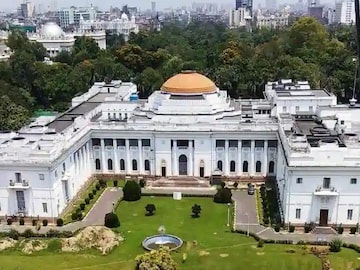 ‘ডোন্ট টাচ মাই বডি’ - বিধানসভার অলিন্দেও তুমুল আলোচনা এই বাক্য ঘিরে