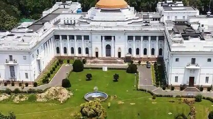 ‘ডোন্ট টাচ মাই বডি’ - বিধানসভার অলিন্দেও তুমুল আলোচনা এই বাক্য ঘিরে ‘ডোন্ট টাচ মাই বডি’ - বিধানসভার অলিন্দেও তুমুল আলোচনা এই বাক্য ঘিরে