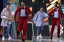 ক্যাজুয়াল লুকে ফিল্মফেয়ারের মঞ্চে তাক লাগালেন দীপিকা ক্যাজুয়াল লুকে ফিল্মফেয়ারের মঞ্চে তাক লাগালেন দীপিকা