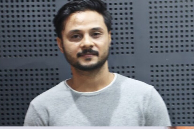 আমরা যা আশা করেছিলাম, তার চেয়ে অনেক বেশি সাড়া পেয়েছি, এমনটাই জানান পরিচালক সৌমিত দেব। দর্শক কীভাবে গ্রহণ করবেন তা এখন সময়ের অপেক্ষা
