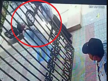 Viral Video: noida woman professor slaps society guard- Photo Courtesy- CCTV/ Video Grab 