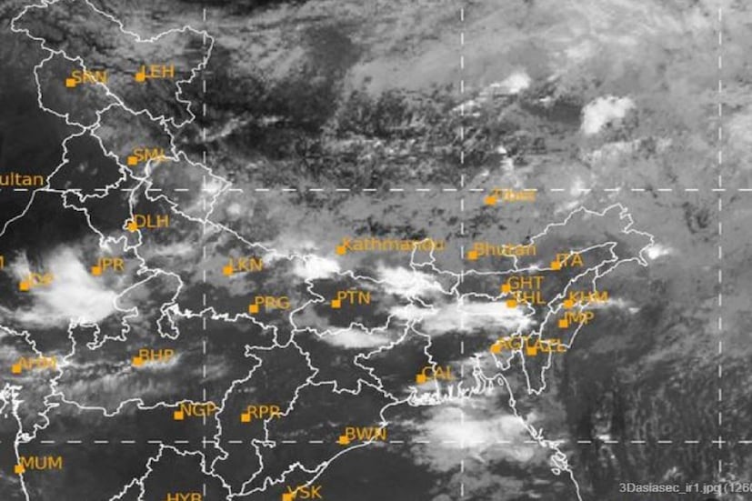 দক্ষিণ ভারতের কর্ণাটক, কেরল, মাহে, তামিলনাডু সহ সংলগ্ন রাজ্যগুলিতে ভারী বৃষ্টির পূর্বাভাস। আগামী সপ্তাহে বৃষ্টি বাড়বে তামিলনাড়ু, তেলেঙ্গানা, অন্ধ্রপ্রদেশ সহ উপকূলের রাজ্যগুলিতে। উত্তর-পশ্চিম ভারতের জম্মু কাশ্মীর, হিমাচল প্রদেশ ও উত্তরাখন্ডে রবি ও সোমবার ভারী থেকে অতি ভারী বৃষ্টি সতর্কতা রয়েছে। ভারী বৃষ্টির সম্ভবনা রয়েছে উত্তর প্রদেশের কিছু অংশে।। Input- BISWAJIT SAHA
