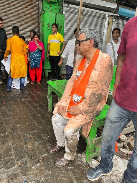 একটি সংবাদমাধ্যমে স্বপন দাশগুপ্ত বলেন, &quot;বিজেপি পশ্চিমবঙ্গে নতুন দল। সেইজন্য যদিও নিয়ম-বিধিনিষেধের ক্ষেত্রে বেশকিছু শিথিলতা এখানে রয়েছে। কিন্তু এখানে নেতারা নিজেরা নিজেদের মতো যাচ্ছে। এই ভাবমূর্তি তৈরি হওয়া একটা সমস্যা। লক্ষ্যপূরণ করতে হলে এই সমস্যা কাটিয়ে সবাইকে একজোট হয়ে এক লক্ষ্যে দৌড়নোটাই উচিত। সেটাই লক্ষ্য হওয়া দরকার।