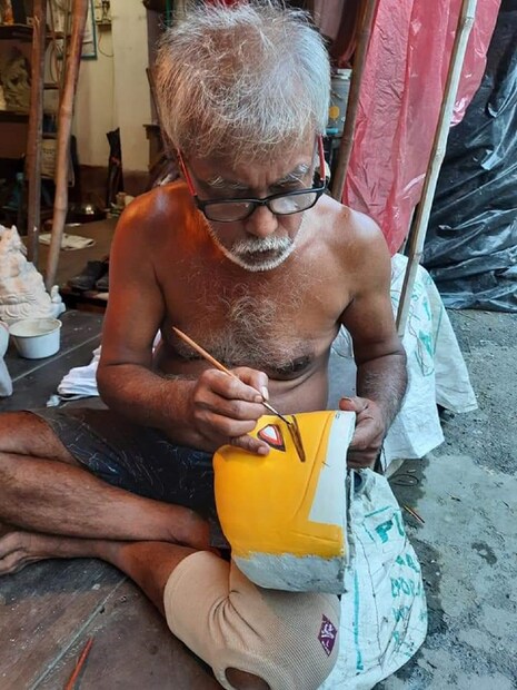 দেবী দুর্গার স্মারক মূর্তিটি তৈরি করতে তার সময় লেগেছে ৬ থেকে ৭ দিন। সম্পূর্ণ মূর্তিটি পুরোটাই তৈরি থেকে রং করা, সবই তার হাতেই হয়েছে। বর্তমানে থিমের চলন ও পূর্বের সাবেকিয়ানার মেলবন্ধন ঘটিয়েছেন তার এই সৃষ্টির মধ্যে দিয়ে। 