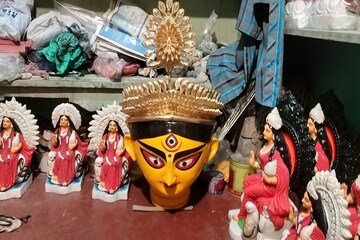 UNESCO-র প্রতিনিধিদের দেওয়া দুর্গামূর্তি তৈরি হয়েছে 'এই' শিল্পীর হাতে