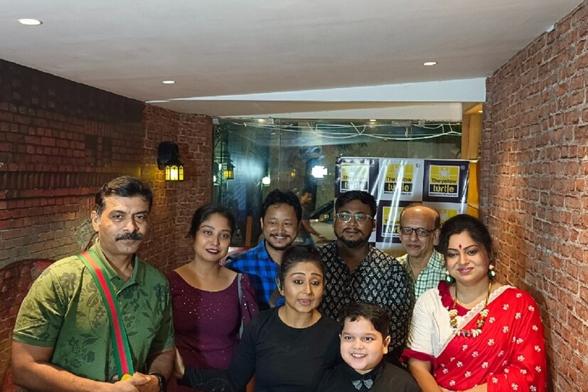 পরিচালক রূপম পাল বানিয়েছেন স্বল্প দৈর্ঘ্যের ছবি 'দুর্গা দুর্গতি'। সম্প্রতি লঞ্চ হয়েছে ছবির ট্রেলার।