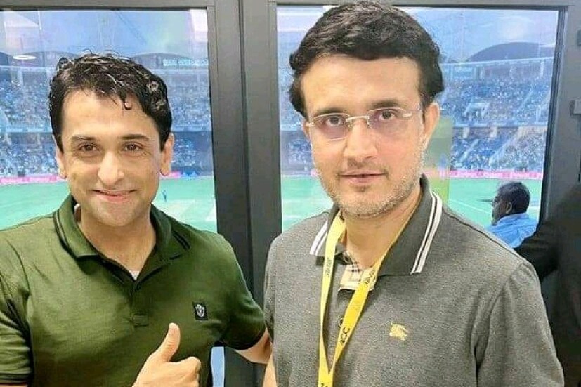 বিজ্ঞাপনী শুটের জন্য দাড়ি রাখলেও নিজের এই লুক বেশ পছন্দ হয়েছে বিসিসিআই সভাপতির। তাই আপাতত তিনি নতুন এই লুক রাখবেন বলে জানা গিয়েছে।
