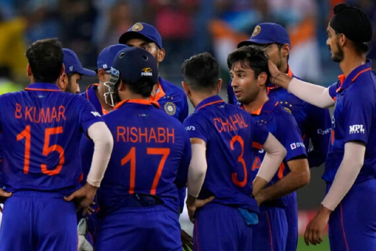 তবে আবারও বলতে হয়, ক্রিকেটে অনেক কিছুই হতে পারে। ভারতের ফাইনালে ওঠার রাস্তা কঠিন। তবে অসম্ভব নয়। 