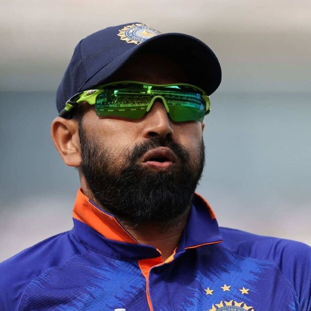 জাতীয় দলের হয়ে দীর্ঘদিন টি-২০ খেলেননি শামি। বিশ্বকাপের দলেও তিনি স্যান্ড বাই। সুযোগ পাননি ১৫ জনের স্কোয়াডে। বোর্ডের এমন সিদ্ধান্ত নিয়ে প্রশ্নও উঠেছে।