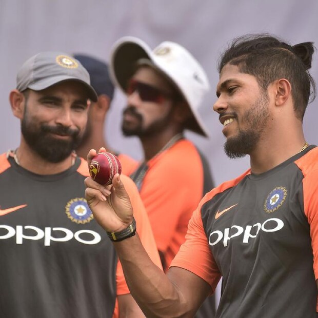 করোনা আক্রান্ত হয়েছিলেন বলে ঘরের মাঠে অস্ট্রেলিয়ার বিরুদ্ধে সিরিজে খেলতে পারেননি। তার পর দক্ষিণ আফ্রিকার বিরুদ্ধেও তাঁর বদলে দলে এলেন উমেশ যাদব।