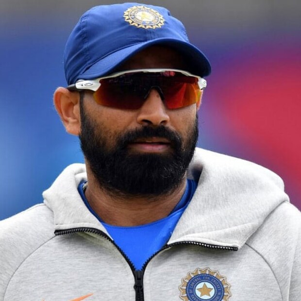 বিশ্বকাপের আগে দক্ষিণ আফ্রিকার বিরুদ্ধে শেষ সিরিজ খেলছে ভারতীয় দল। এই সিরিজে শামি খেলতে পারলেন না। তার মানে বিশ্বকাপের দলে তাঁর সুযোগ পাওয়ার আর তেমন সুযোগ রইল না।