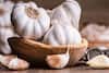 বাস্তুশাস্ত্র বলছে, রসুনেই লুকিয়ে বড়লোক হওয়ার উপায়, রোজগার বাড়বে হুহু করে