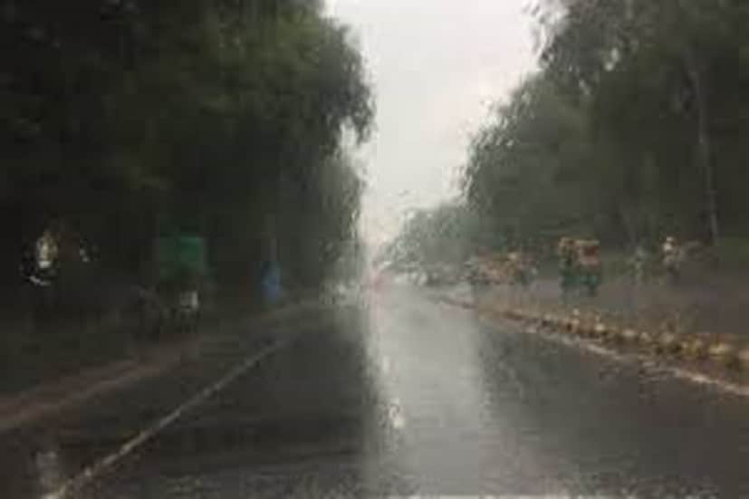আবহাওয়া দফতরের পক্ষ থেকে আপাতত হতাশার খবর শোনানো হয়েছে যে গোটা পুজো জুড়েই বৃষ্টিপাত হবে ৷