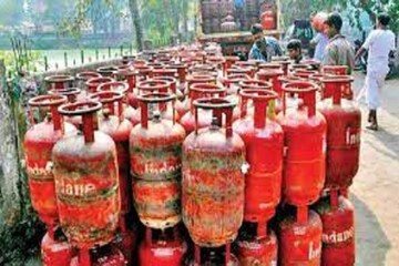 রান্নার গ্যাস সস্তা! এমনই সাতটি বড়সড় পরিবর্তন আজ থেকে প্রভাব ফেলবে রান্নার গ্যাস সস্তা! এমনই সাতটি বড়সড় পরিবর্তন আজ থেকে প্রভাব ফেলবে