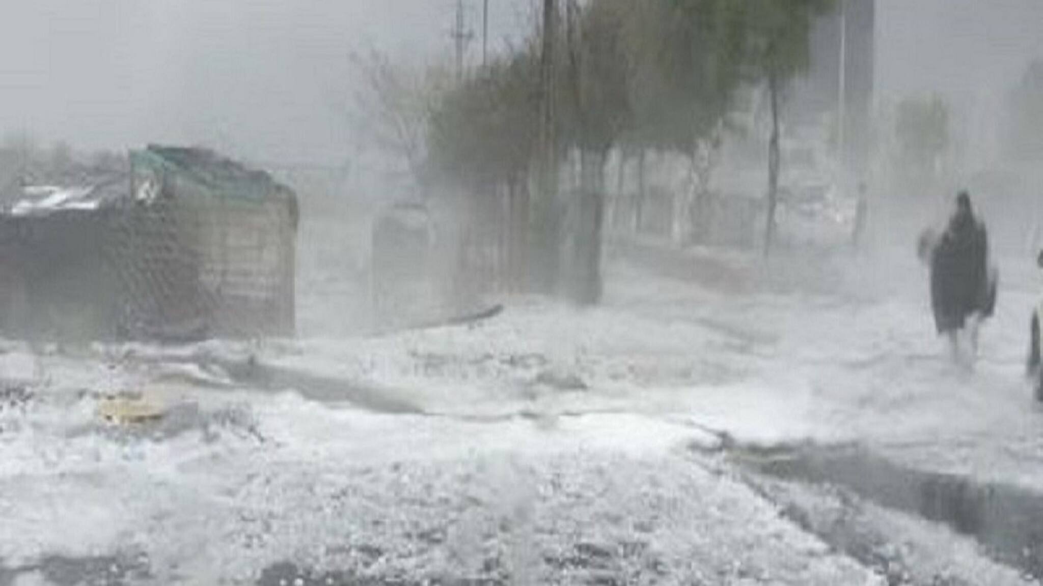 South 24 Parganas News : হবে প্রবল জলোচ্ছ্বাস! ষাঁড়াষাঁড়ির কোটালে তোলপাড় হবে দক্ষিণবঙ্গের এই জেলা, জারি লাল সতর্কতা