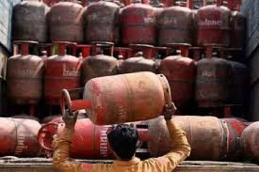 দিল্লিতে রান্নার গ্যাসের সিলিন্ডারের দাম কমে ১,৮৮৫ টাকা হয়েছিল ৷ যা আগে সিলিন্ডারের দাম ১,৯৭৬.৫০ টাকা ছিল ৷ প্রতীকী ছবি ৷