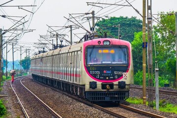 ১৩ সেপ্টেম্বর পর্যন্ত হাওড়া বর্ধমান মেন ও কর্ড লাইনে লোকাল ট্রেন পরিষেবা স্তব্ধ