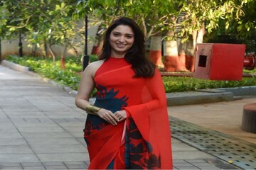শাড়িতে শিহরণ, 'বাহুবলী' খ্যাত তমান্নার জাদুতে বুঁদ নেটদুনিয়া, ভাইরাল ছবি