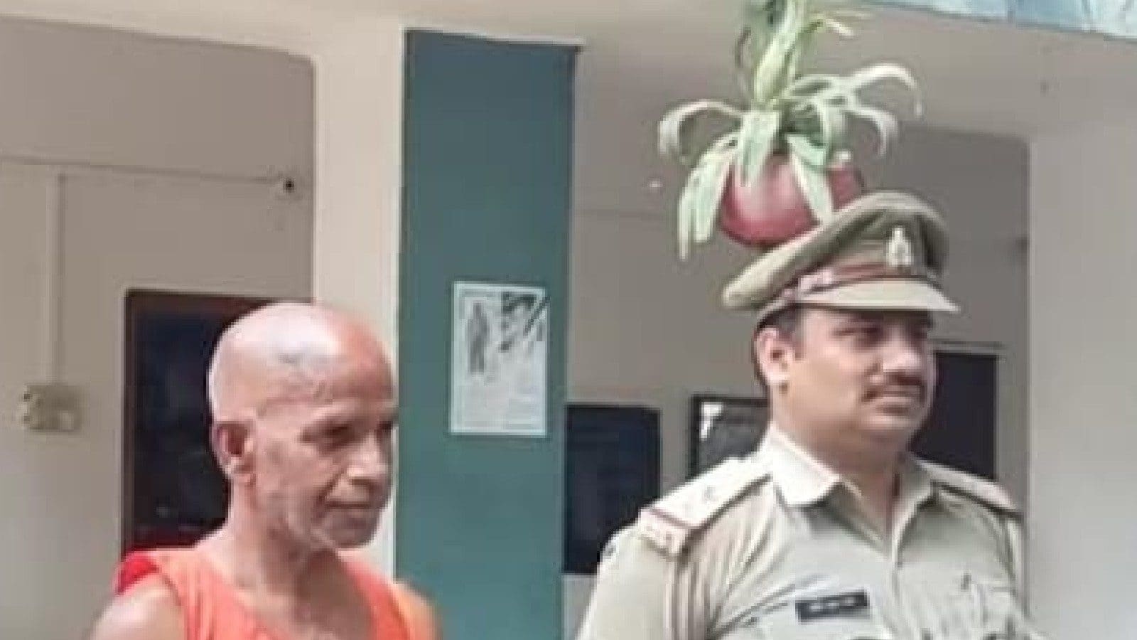 একই পরিবারের ৬ জনকে খুন, বৌদ্ধ ভিক্ষুকের ভেক ধরে ৩০ বছর কাটিয়ে দিল খুনি! একই পরিবারের ৬ জনকে খুন, বৌদ্ধ ভিক্ষুকের ভেক ধরে ৩০ বছর কাটিয়ে দিল খুনি!