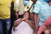 পা ফুলে মারাত্মক অবস্থা পার্থর! হাঁটতে অসুবিধা হচ্ছে, জানালেন চিকিৎসক পা ফুলে মারাত্মক অবস্থা পার্থর! হাঁটতে অসুবিধা হচ্ছে, জানালেন চিকিৎসক