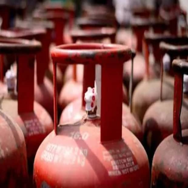 রিফিল করাতে পারবেন সিলিন্ডার-  গ্রাহক তাদের সিলিন্ডার রিফিলও করাতে পারবেন ৷ নিজের রেজিস্টার্ড নম্বর থেকে 8454955555 নম্বরে কল করে রিফিল করতে পারবেন ৷ 