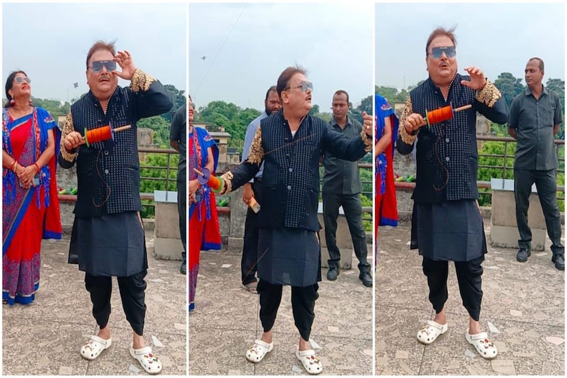 সদা রঙিন বিধায়ক তথা প্রবীণ বঙ্গ রাজনীতিক মদন মিত্র। দু-দিন আগেই বিধানসভার অলিন্দে তাঁকে দেখা গিয়েছিল রঙিন ধুতি ও পাঞ্জাবিতে। এবার বিশ্বকর্মা পুজোর দিন তাঁকে দেখা গেল বিশাল ছাদে নাতির সঙ্গে ঘুড়ি ওড়াতে। প্রতিবেদন ও ছবি : আবির ঘোষাল। 