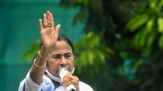 কেন্দ্রকে নিশানা মমতার কেন্দ্রকে নিশানা মমতার