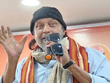 পুজোর পিচে পদ্মের 'মুখ' মিঠুন চক্রবর্তী