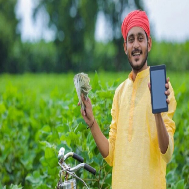 পিএম কিষানের প্রথম কিস্তি ১ এপ্রিল থেকে ৩১ জুলাইয়ের মধ্যে জারি করা হয়ে থাকে ৷ দ্বিতীয় কিস্তি ১ অগাস্ট থেকে ৩০ নভেম্বর, তৃতীয় কিস্তি ১ ডিসেম্বর থেকে ৩১ মার্চের মধ্যে জারি করা হয়ে থাকে ৷ এর আগে ১১ তম কিস্তির টাকা ৩১ মে ২০২২ জারি করা হয়েছিল ৷ শেষ কিস্তিতে মোদি সরকার দেশের ১০ কোটি কৃষকদের অ্যাকাউন্টে ২১০০০ কোটি টাকা ট্রান্সফার করেছিল ৷ এবার সেপ্টেম্বর থেকে নভেম্বরের মধ্যে ১২ তম কিস্তির টাকা যে কোনও সময় পাঠানো হতে পারে ৷ 