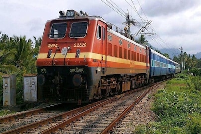 রেল অবরোধে বিপর্যস্ত পুরুলিয়া