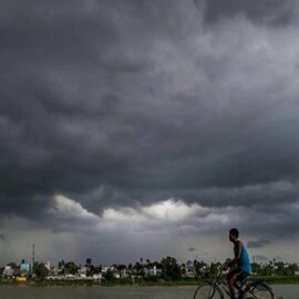 নিম্নচাপের জেরে দুর্যোগ অব্যাহত, দক্ষিণবঙ্গে ভারী বৃষ্টি আরও কতদিন চলবে জেনে নিন নিম্নচাপের জেরে দুর্যোগ অব্যাহত, দক্ষিণবঙ্গে ভারী বৃষ্টি আরও কতদিন চলবে জেনে নিন