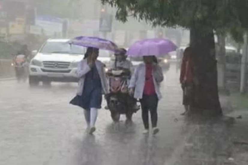 এর জেরে চরম অস্বস্তি জারি থাকবে৷ ফিল লাইক তাপমাত্রা সর্বোচ্চ ৩৯ ডিগ্রি সেলসিয়াস অবধি হতে পারে৷ বেলা বাড়লে ইতঃস্তত বিক্ষিপ্ত বৃষ্টির সম্ভবনা জারি৷ হতে পারে বজ্র বিদ্যুৎ সহ বৃষ্টিপাতও৷