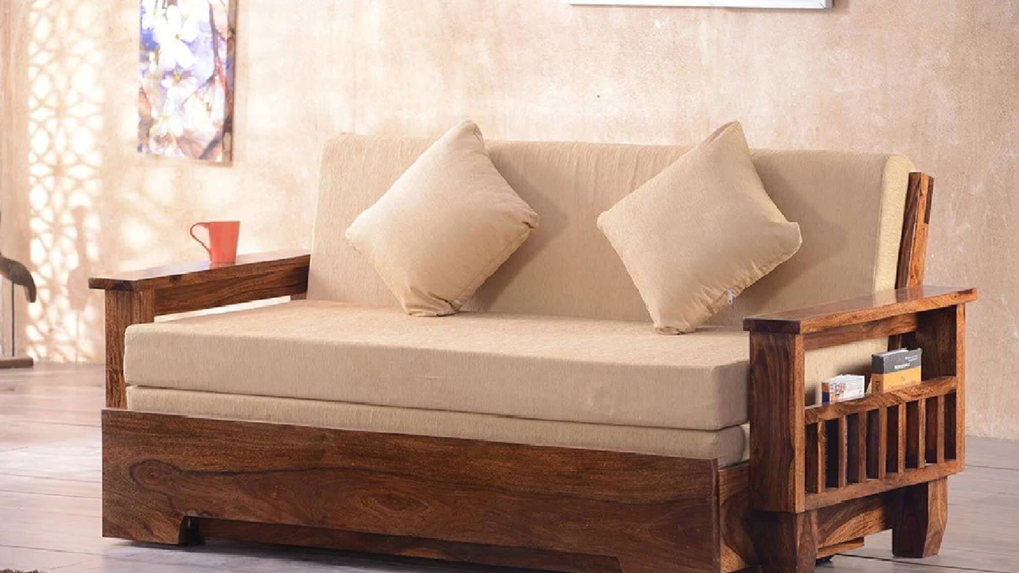 গেস্ট রুমের সঙ্গী সোফা কাম বেড, জায়গা বাঁচিয়ে সাজিয়ে তুলুন ঘর