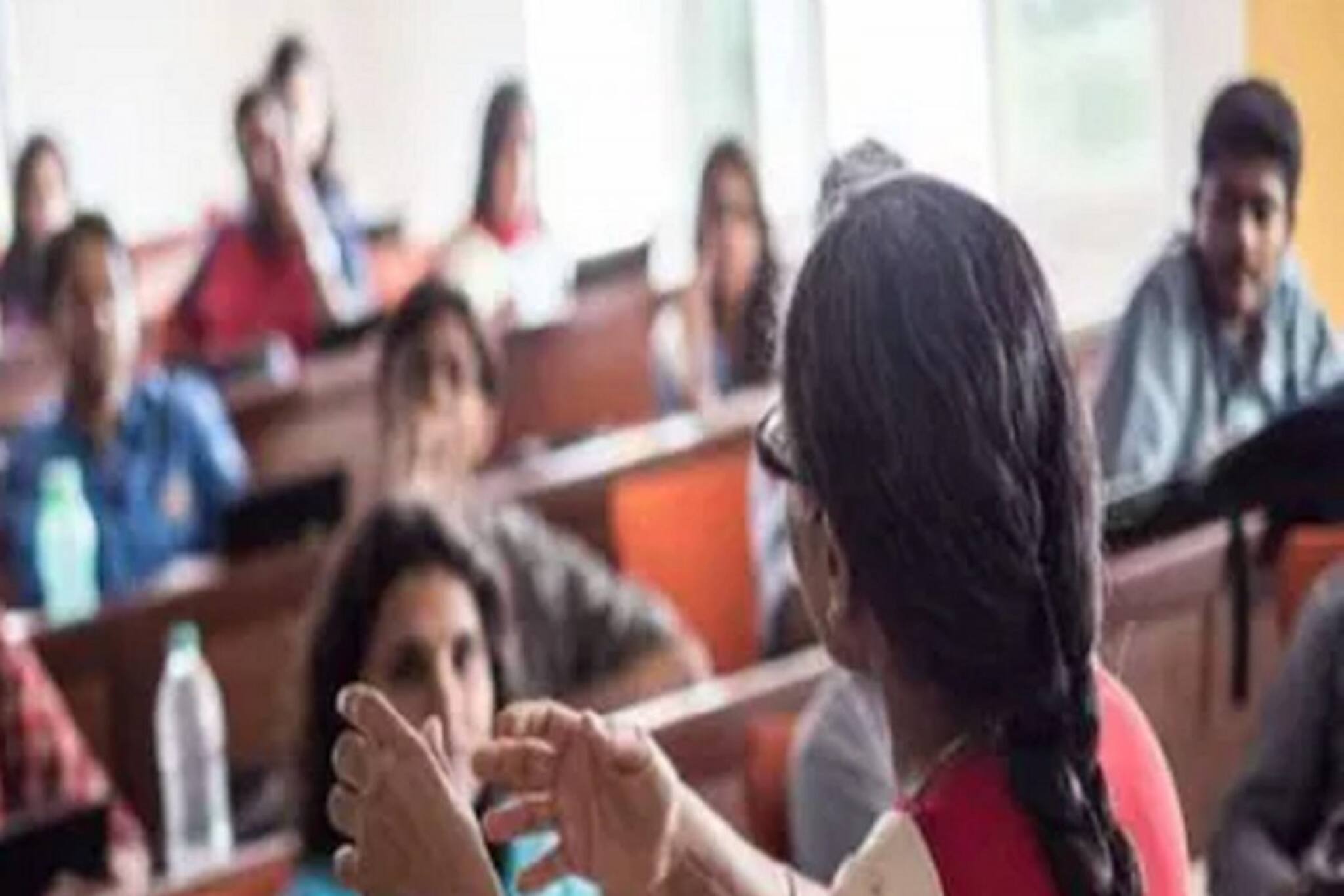 শিক্ষকদের বদলির অভিযোগ জানাতে এ বার ‘‘গ্রিভান্স সেল’’, রাজ্য সরকারের নয়া ঘোষণা