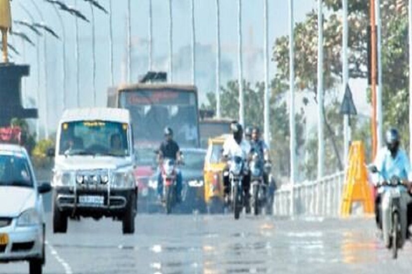 হালকা বর্ষণের পূর্বাভাস ভারী বর্ষণের সম্ভাবনা না থাকলেও কোথাও কোথাও হালকা বর্ষণের সম্ভাবনা রয়েছে। চতুর্থী পর্যন্ত শহরে এবং জেলায় কোনও ভারী বর্ষণের সম্ভাবনা নেই। তবে হালকা থেকে মাঝারি বৃষ্টি হতে পারে কয়েকটি জেলায়।